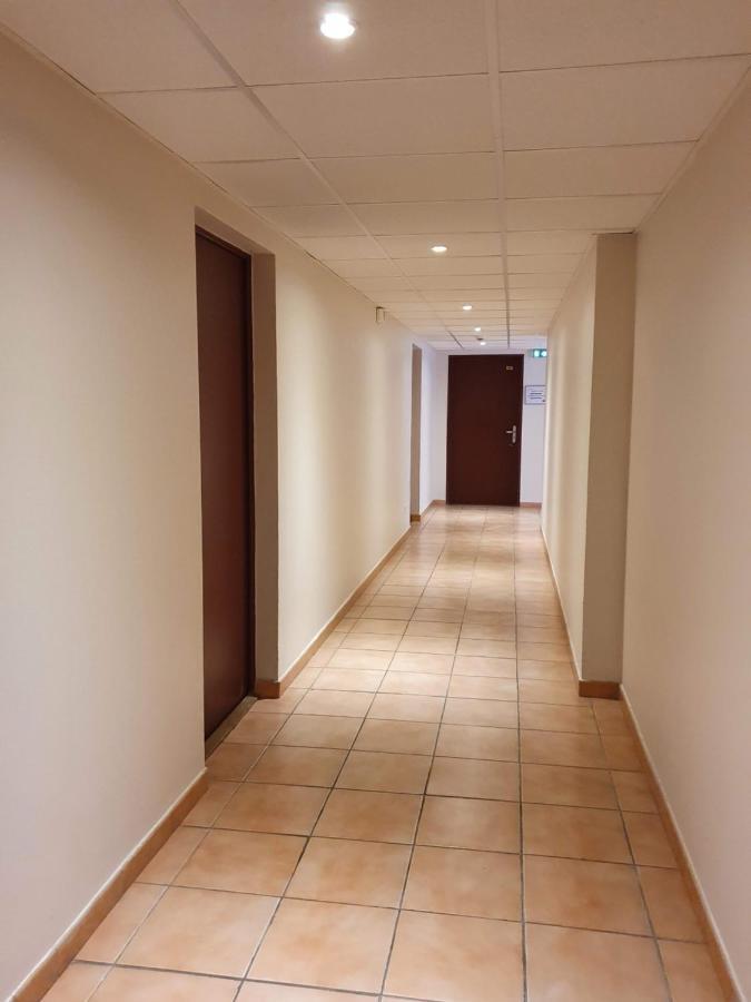 Joli appartement T2 dans résidence avec piscine, hammam et parking gratuits Carcassonne Extérieur photo