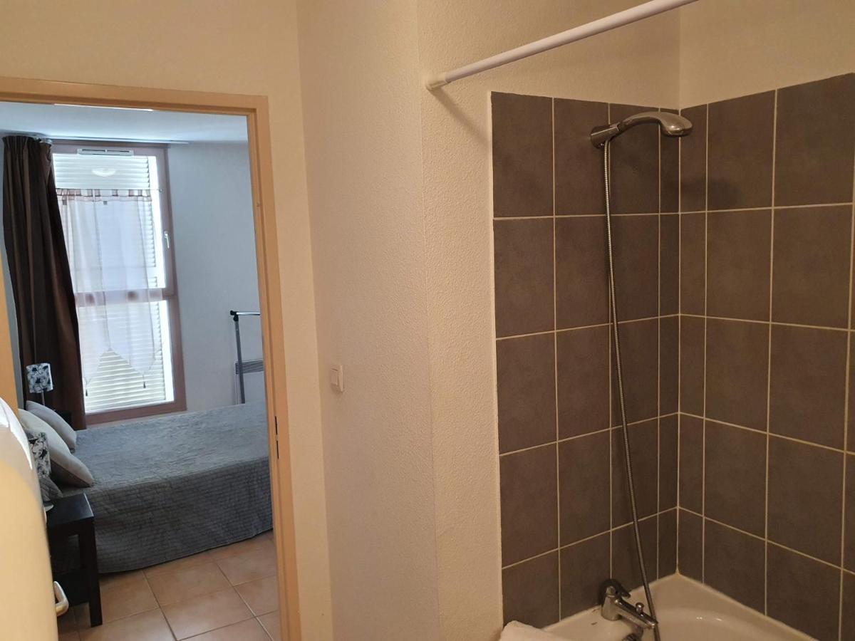 Joli appartement T2 dans résidence avec piscine, hammam et parking gratuits Carcassonne Extérieur photo